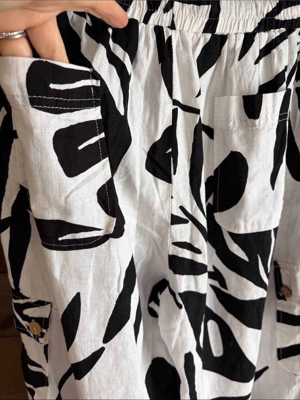 Christian Siriano Black & White Tropical Print Elastic Waist Pants - Picture 7 of 7